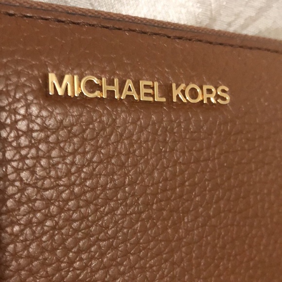 Michael Kors Bundle Wallet Clutch and Wristlet Excellent Used Condition. - Picture 3 of 14